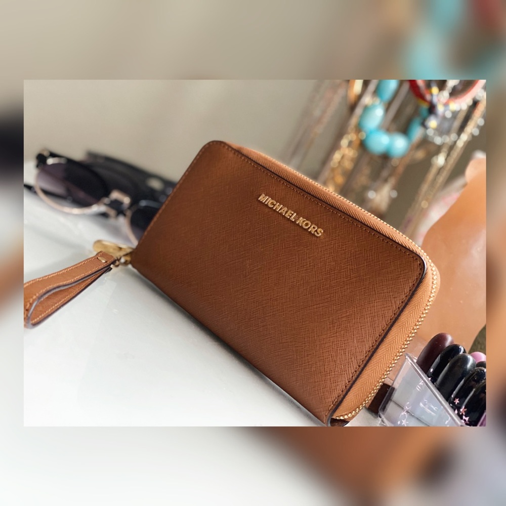 Authentic Michael Kors wallet - Picture 8 of 11